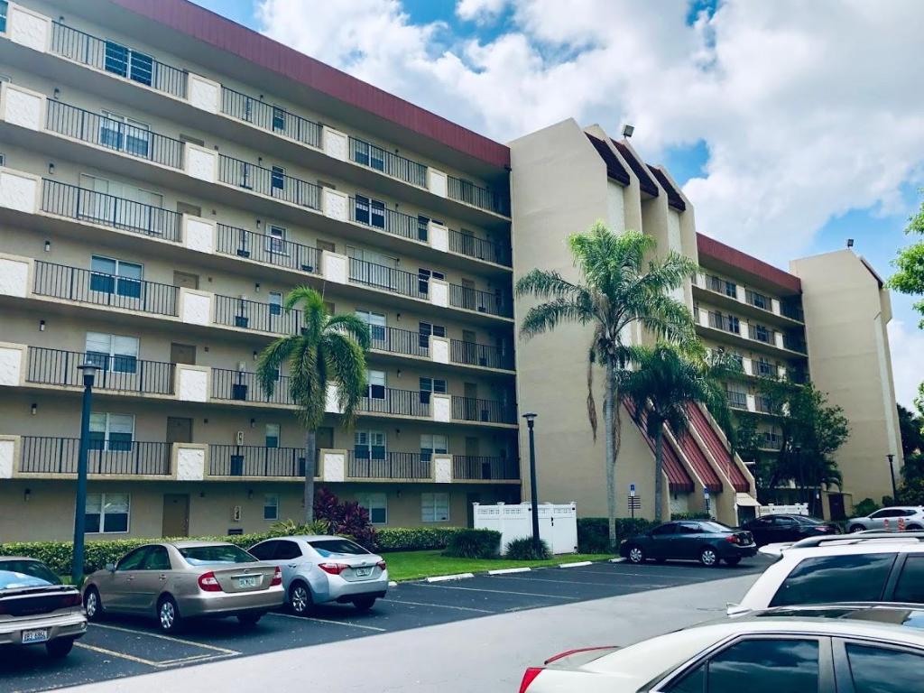 ROLLING HILLS GOLF AND - Residential Lease