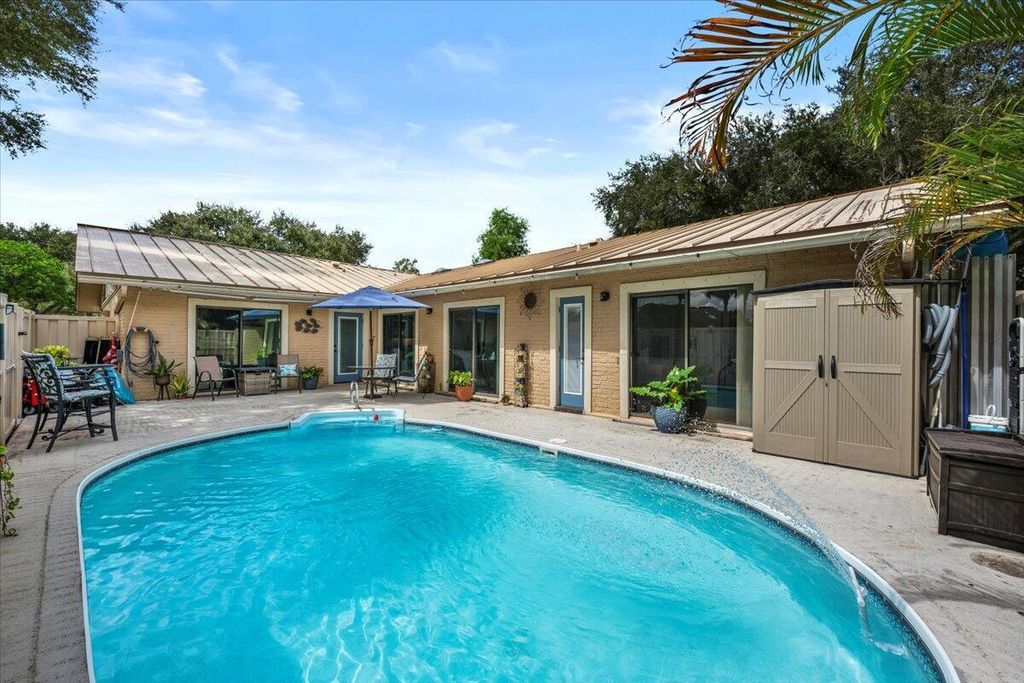 Photo of 5261 Eagle Lake Drive, Palm Beach Gardens, FL 33418 (MLS # R11129020)