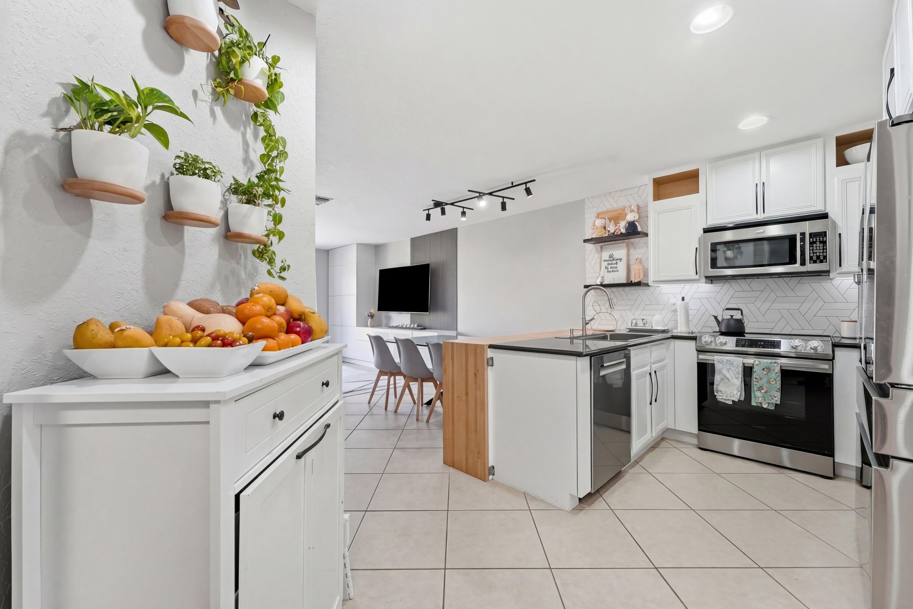 THIRD REPLAT OF PORTOFINO ISLES - Residential