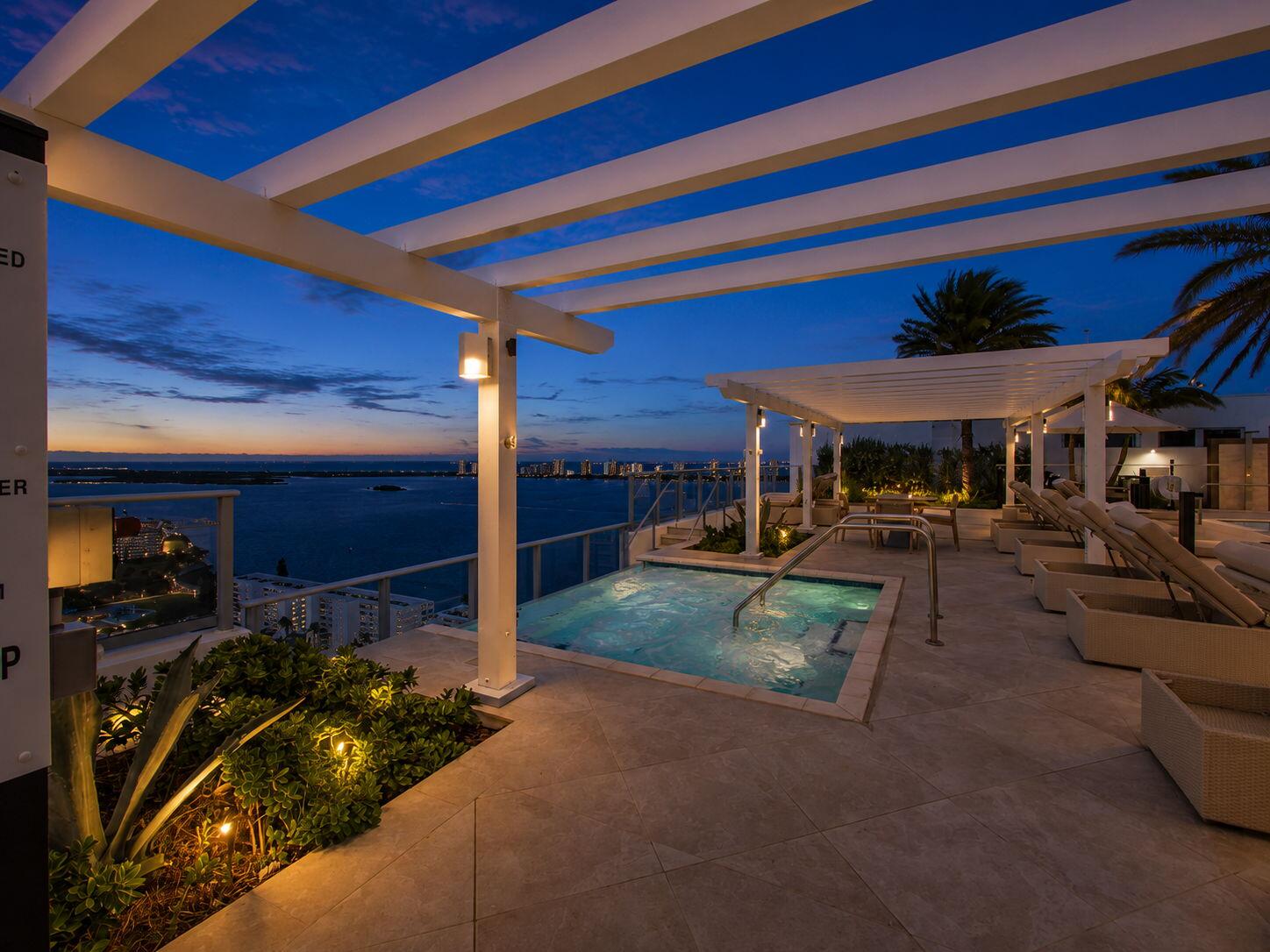 220 Lake Shore Drive 621