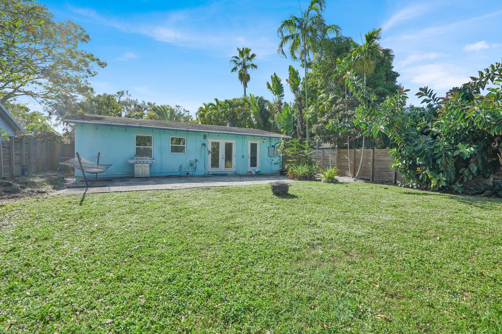 PINEWOOD PLACE / Tarpon R - Residential Lease