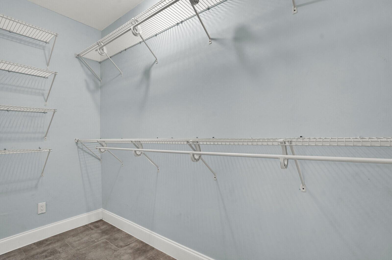 PINEWOOD PLACE / Tarpon R - Residential Lease