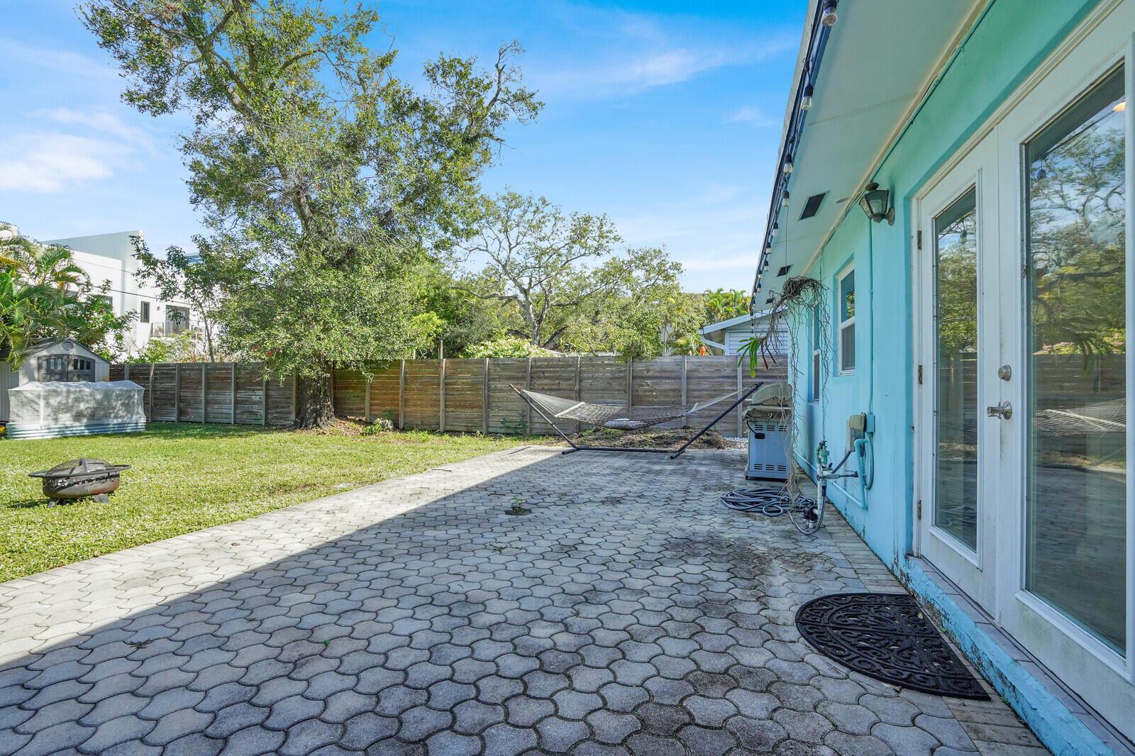 PINEWOOD PLACE / Tarpon R - Residential Lease