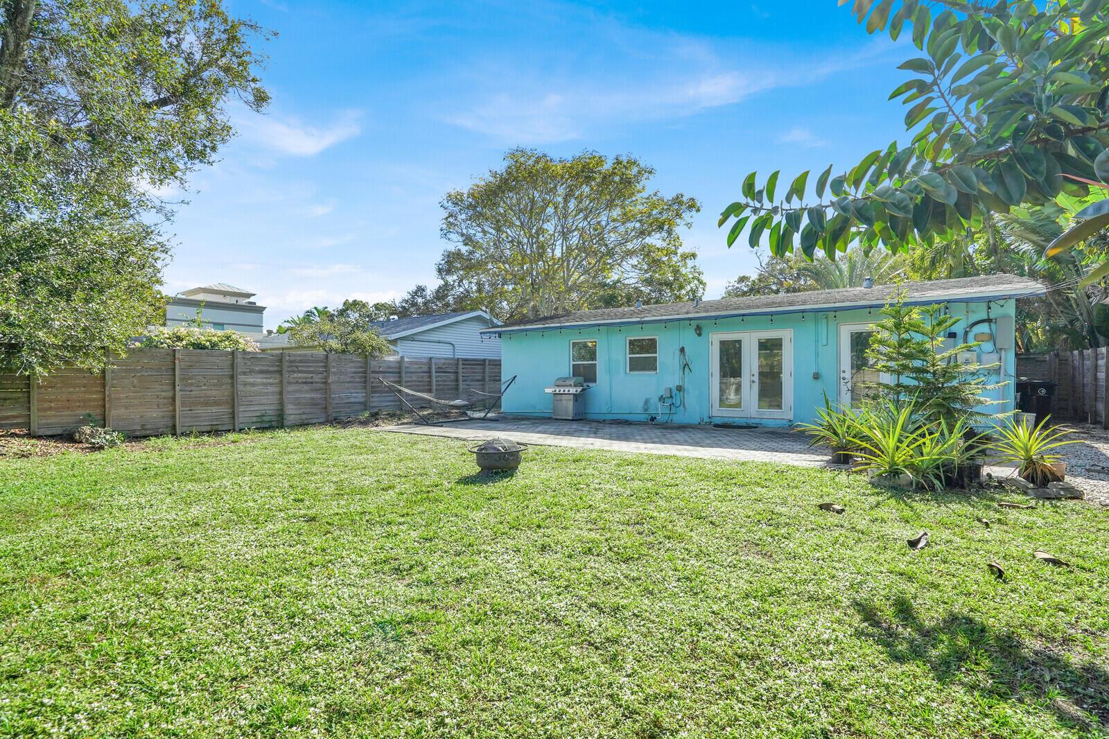 PINEWOOD PLACE / Tarpon R - Residential Lease