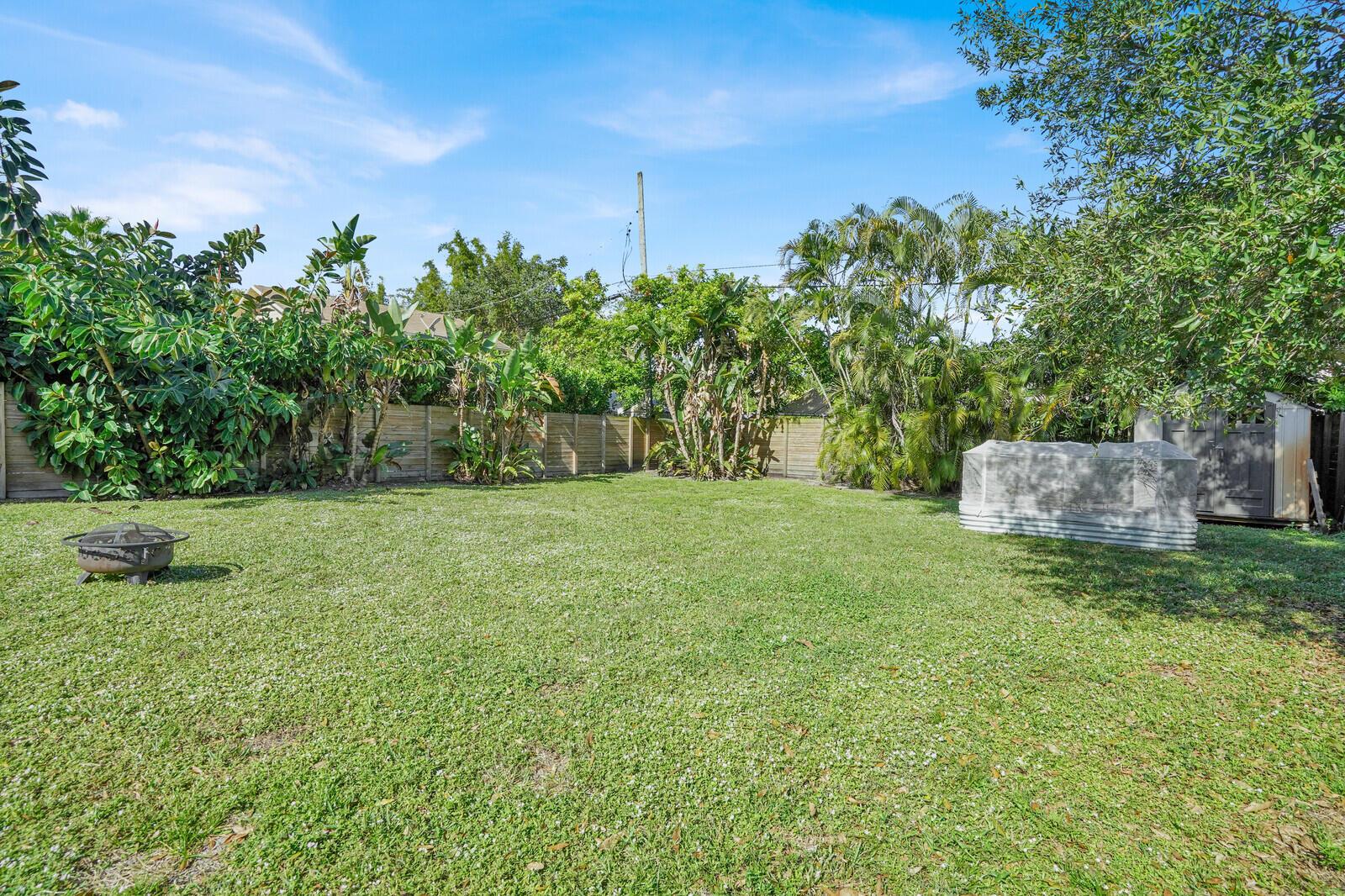 PINEWOOD PLACE / Tarpon R - Residential Lease