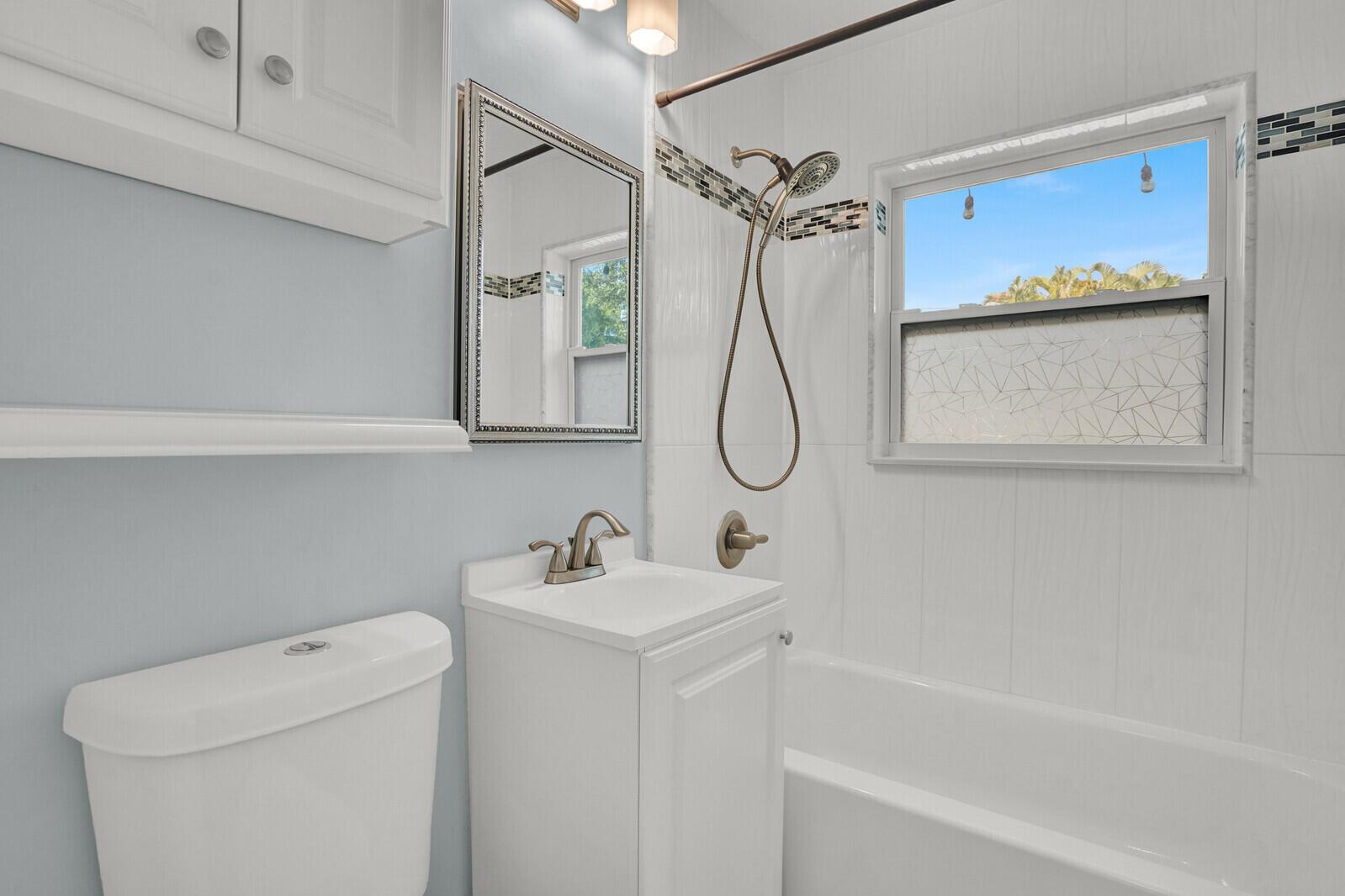 PINEWOOD PLACE / Tarpon R - Residential Lease