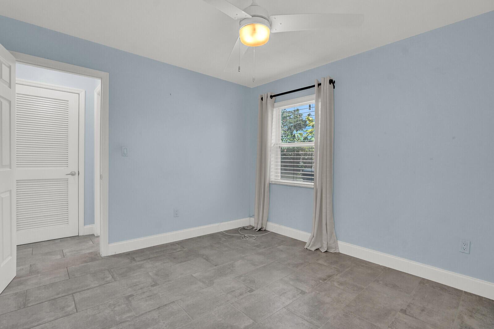 PINEWOOD PLACE / Tarpon R - Residential Lease