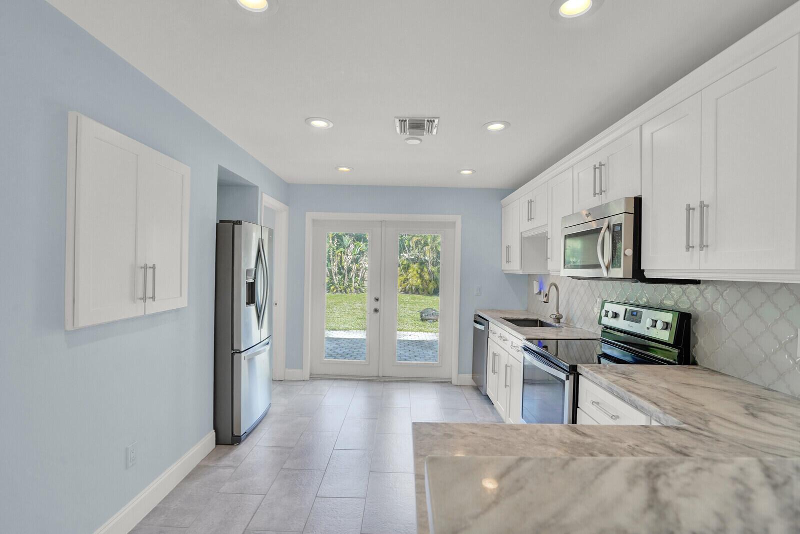 PINEWOOD PLACE / Tarpon R - Residential Lease