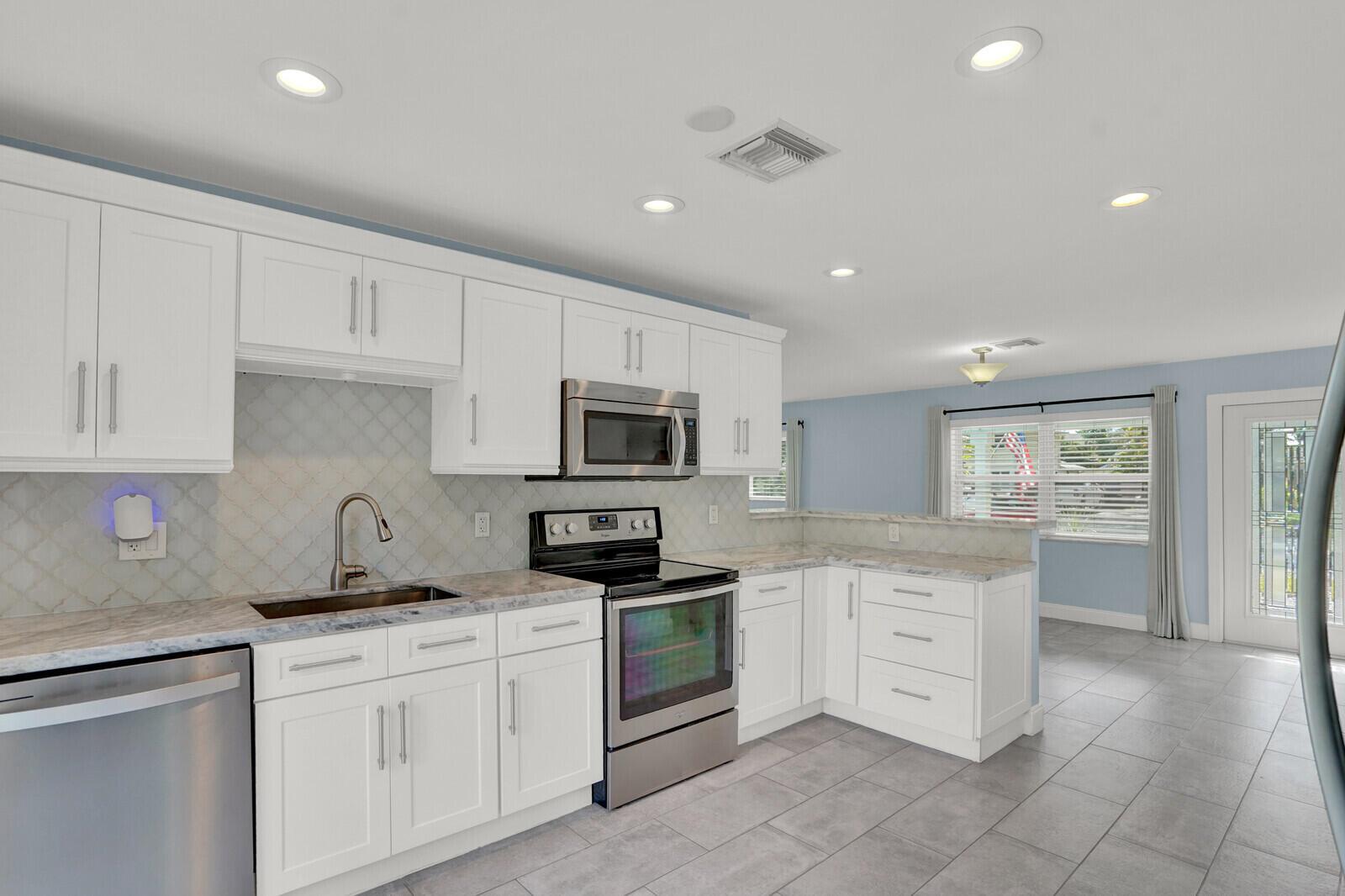 PINEWOOD PLACE / Tarpon R - Residential Lease