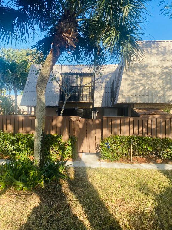 VILLAGE OF SANDALWOOD LAKES SO - Residential