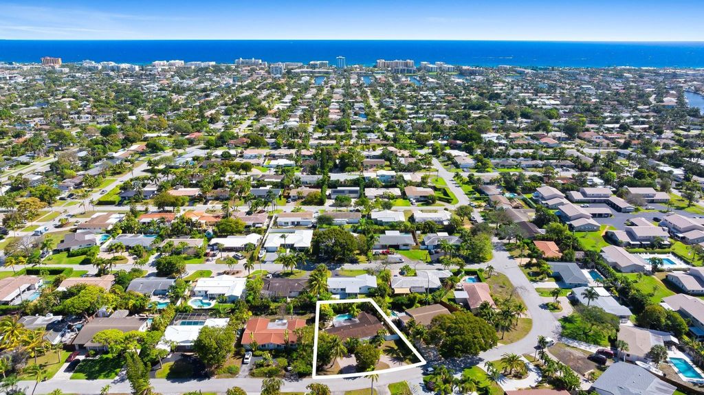 Photo of 806 SE 9th Avenue, Deerfield Beach, FL 33441 (MLS # B26022730)