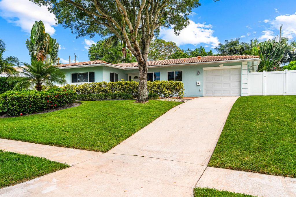 Photo of 1260 SW 9th Street, Boca Raton, FL 33486 (MLS # R11065652)