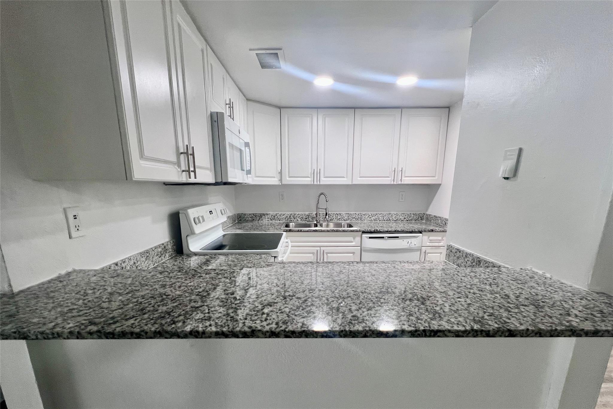 Royalton on the Green - Residential Lease