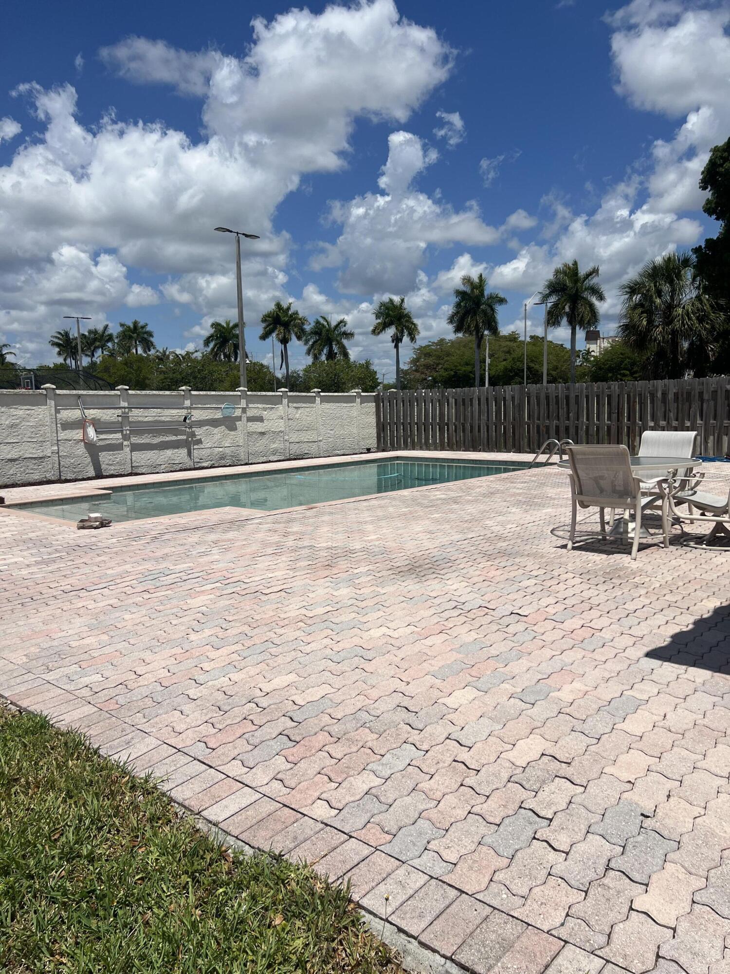 CORAL SPRINGS VILLAGE GREEN - Residential