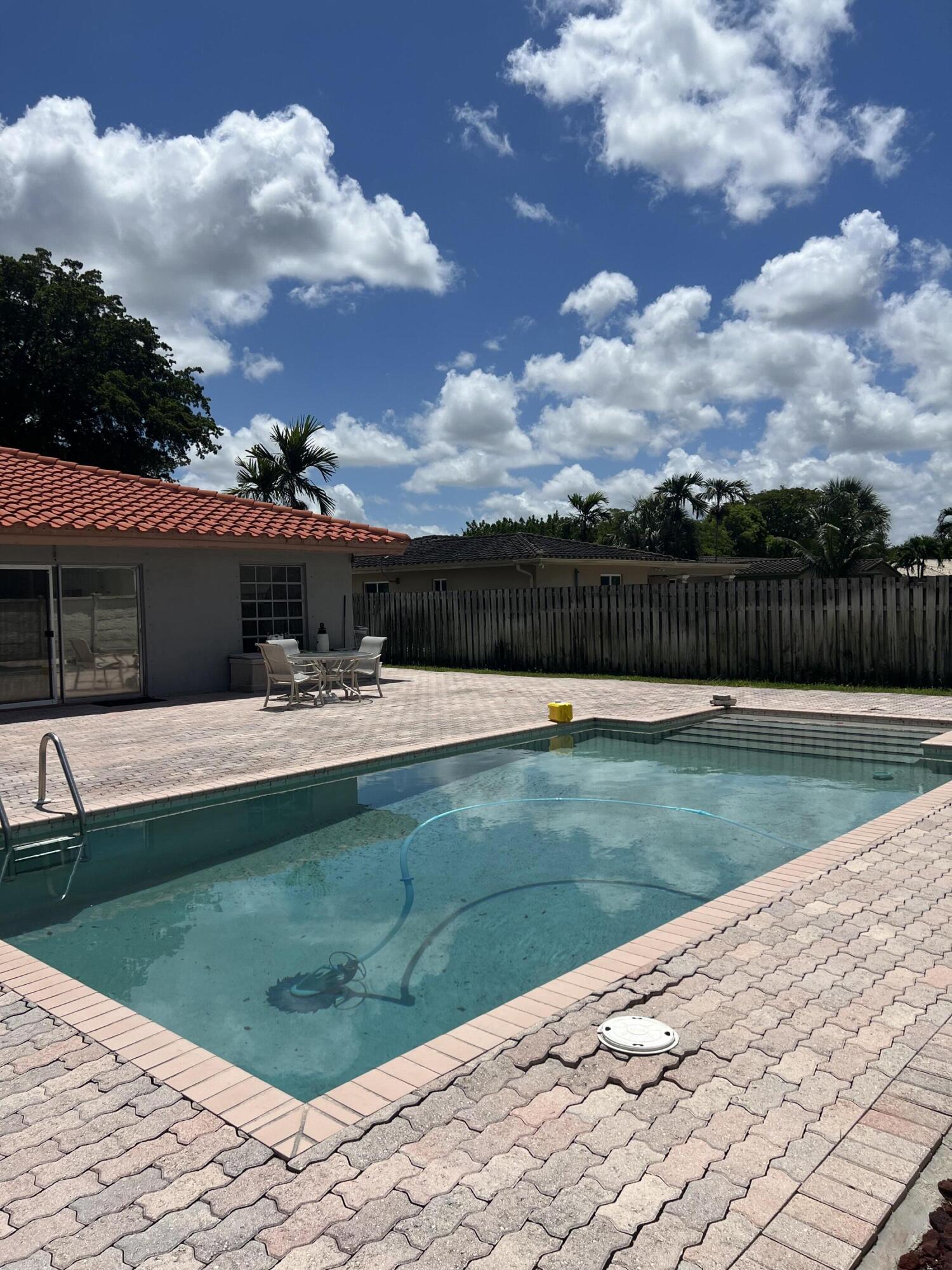 CORAL SPRINGS VILLAGE GREEN - Residential