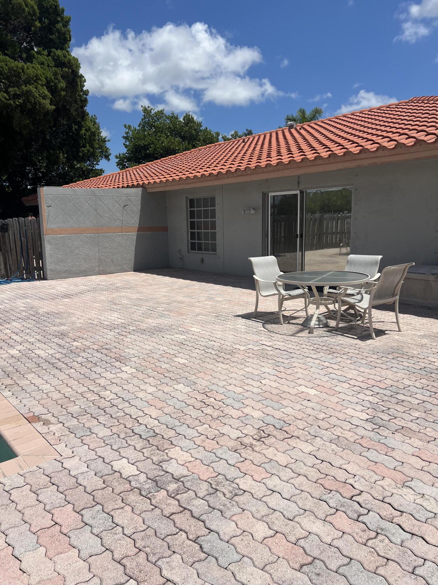 CORAL SPRINGS VILLAGE GREEN - Residential