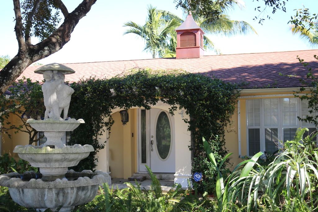 Photo of 12046 Prosperity Farms Road, Palm Beach Gardens, FL 33410 (MLS # R10617937)