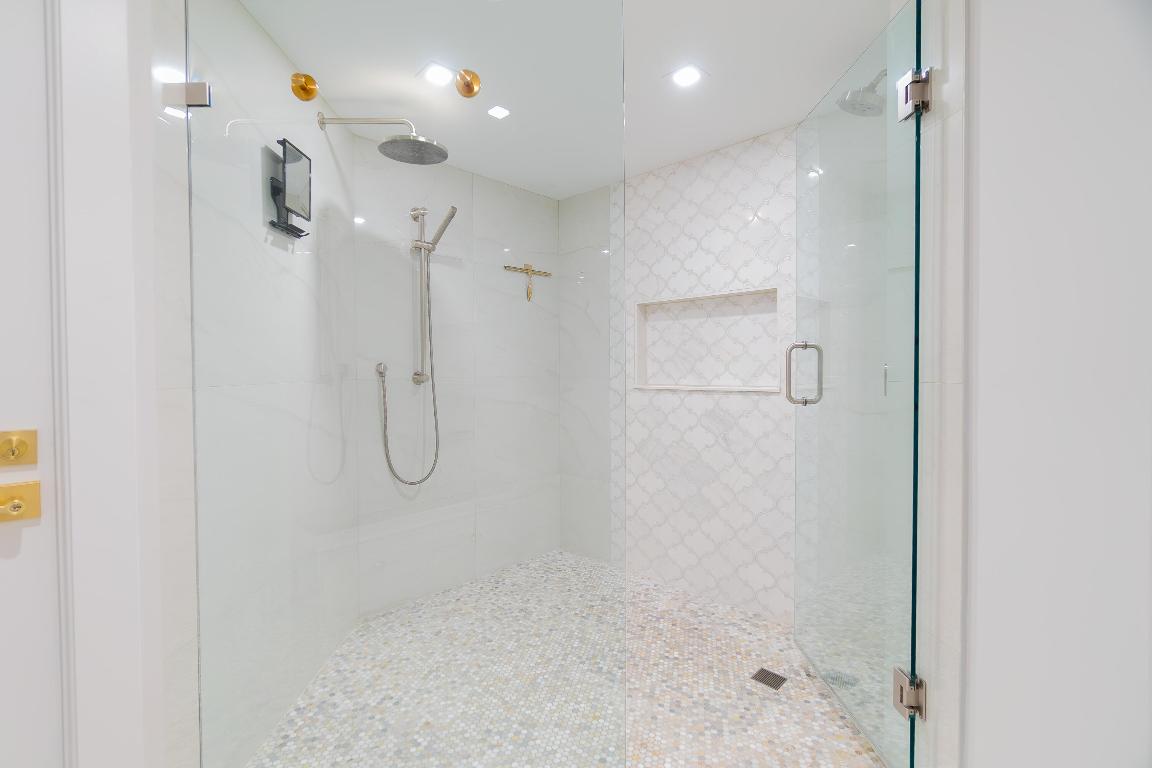 OLD PORT COVE LAKE POINT TOWER CONDO - Residential