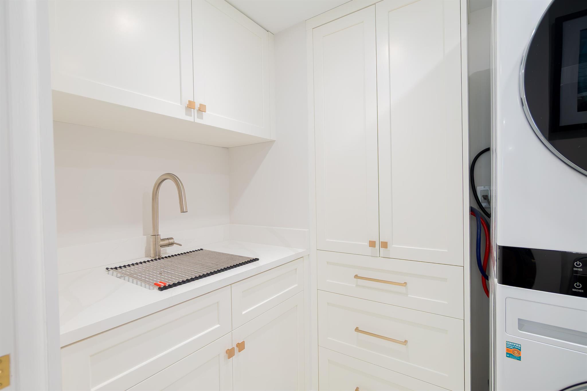 OLD PORT COVE LAKE POINT - Residential