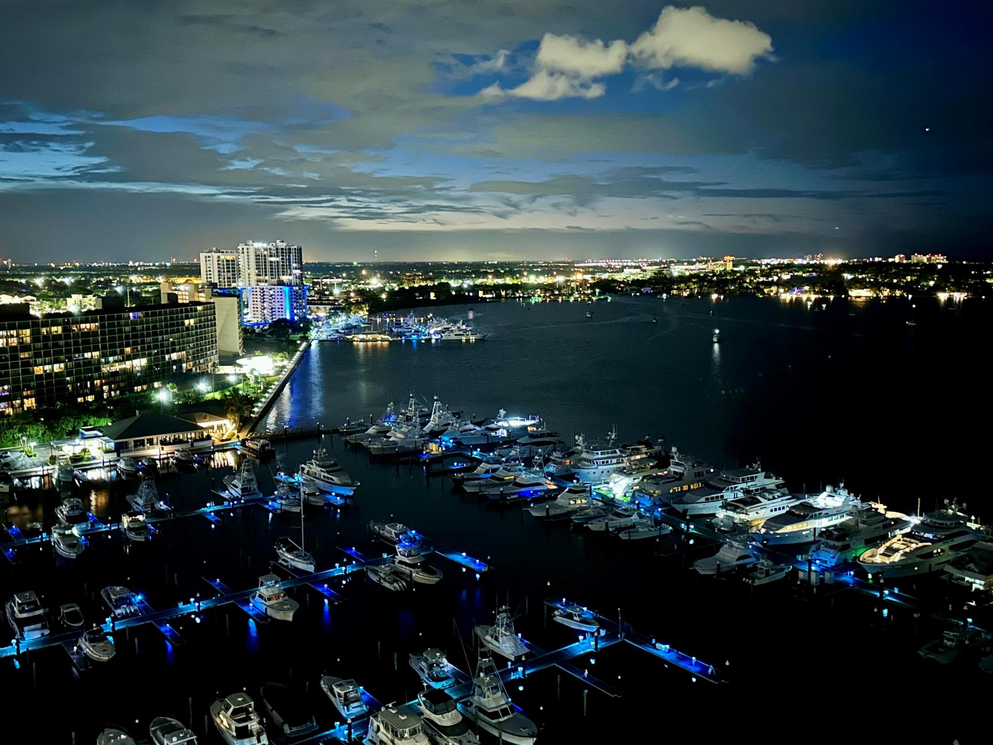 OLD PORT COVE LAKE POINT - Residential