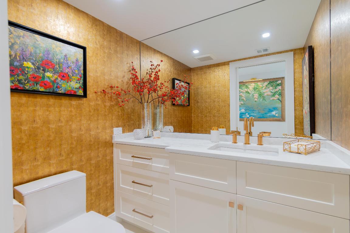 OLD PORT COVE LAKE POINT TOWER CONDO - Residential