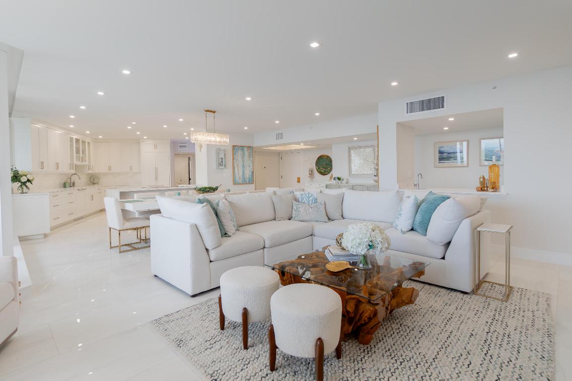 OLD PORT COVE LAKE POINT TOWER CONDO - Residential