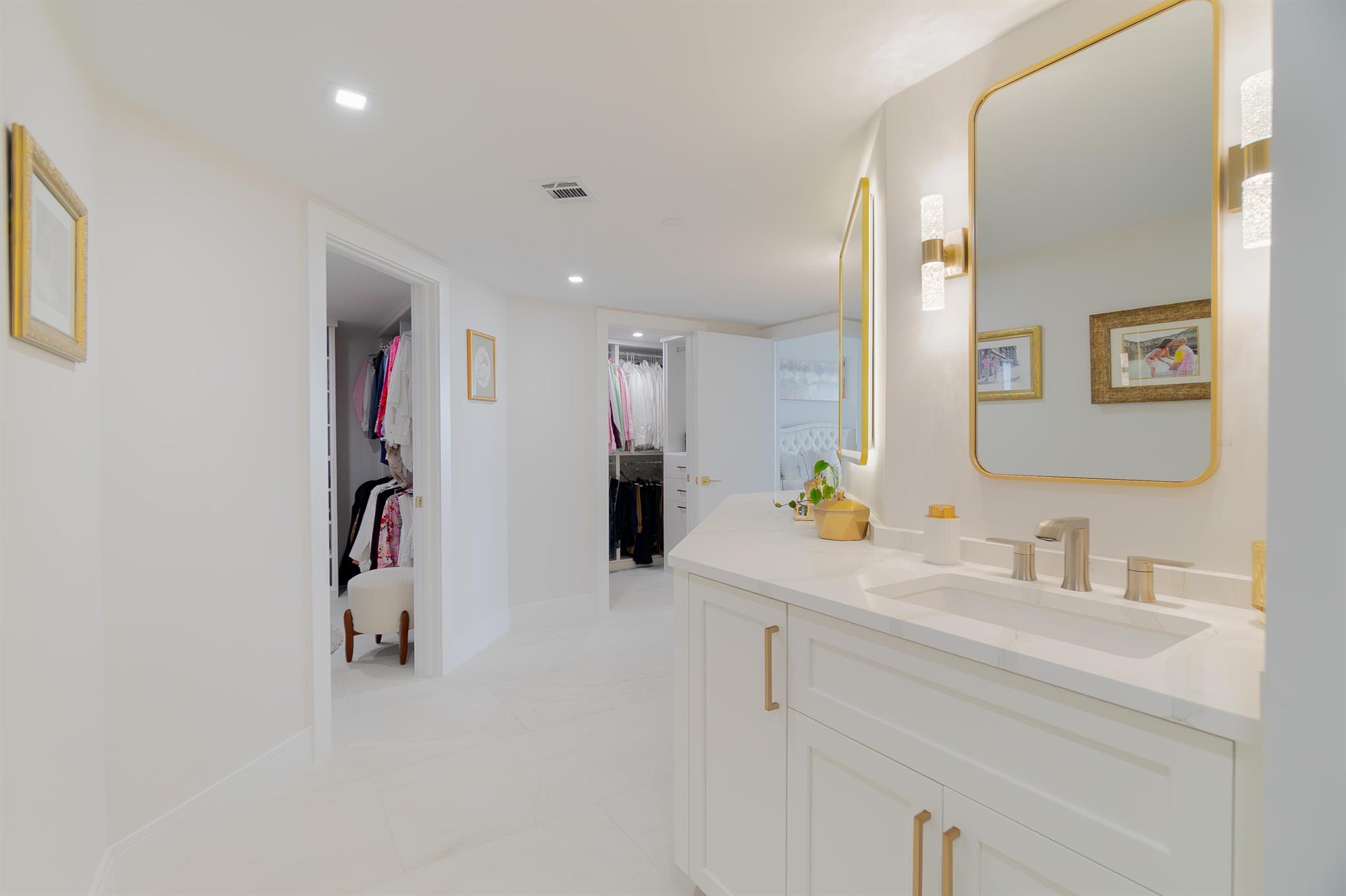 OLD PORT COVE LAKE POINT - Residential