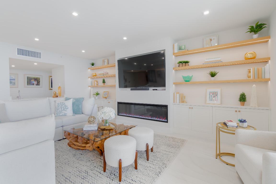 OLD PORT COVE LAKE POINT TOWER CONDO - Residential