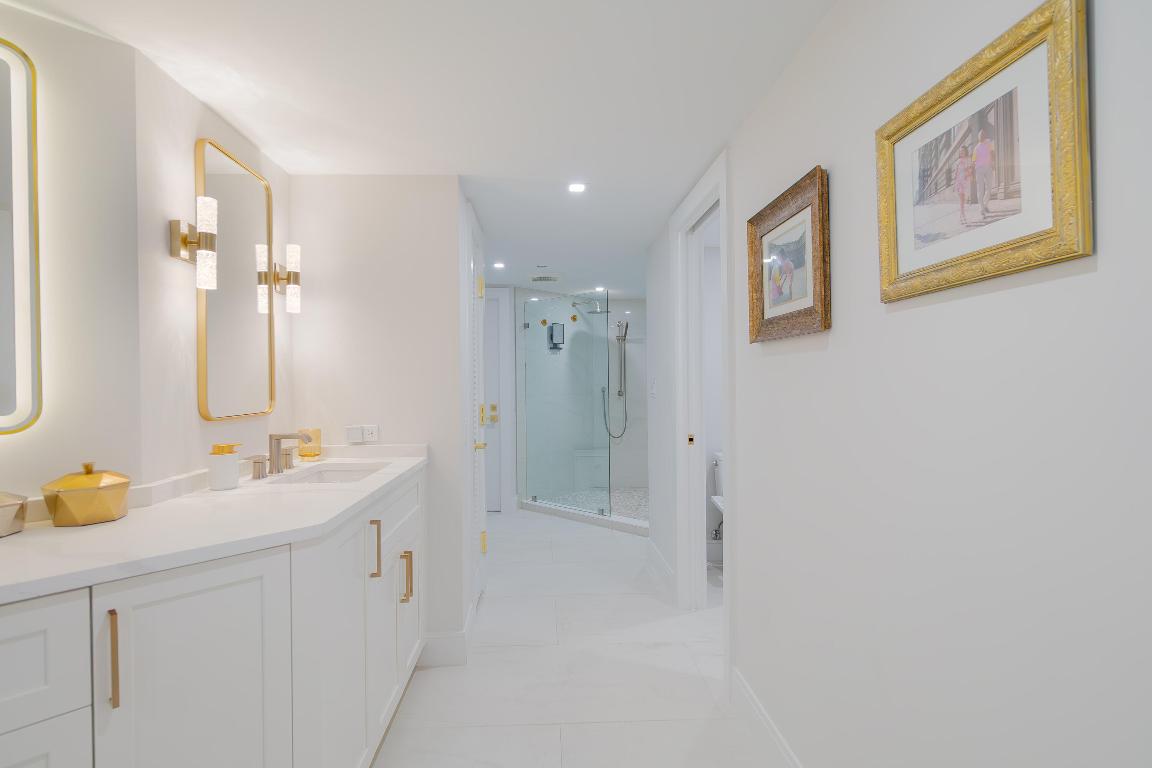 OLD PORT COVE LAKE POINT TOWER CONDO - Residential