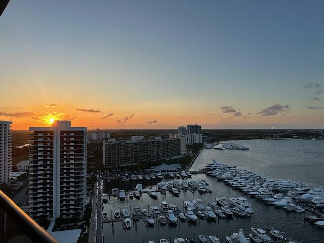 OLD PORT COVE LAKE POINT TOWER CONDO - Residential