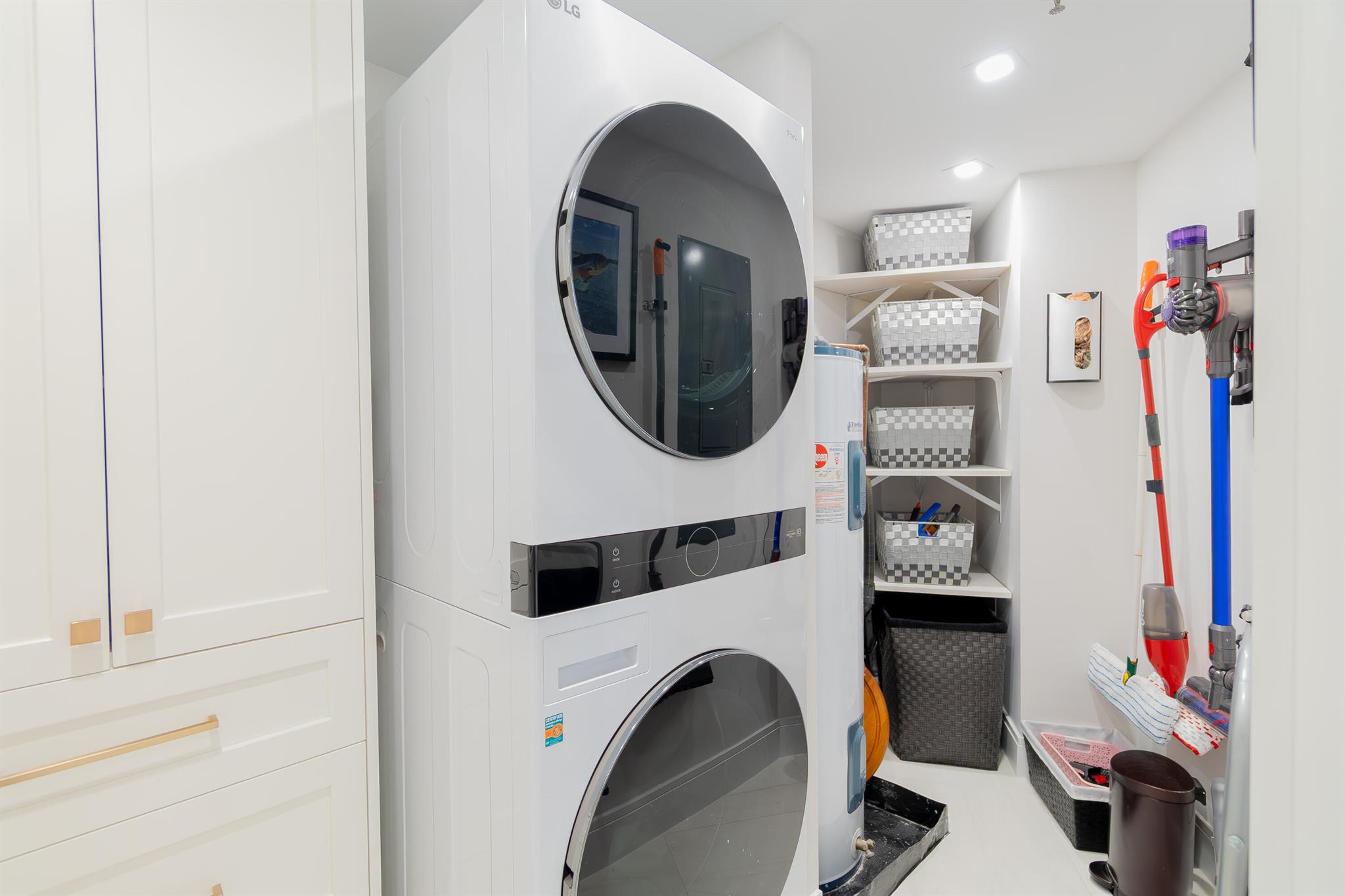 OLD PORT COVE LAKE POINT - Residential