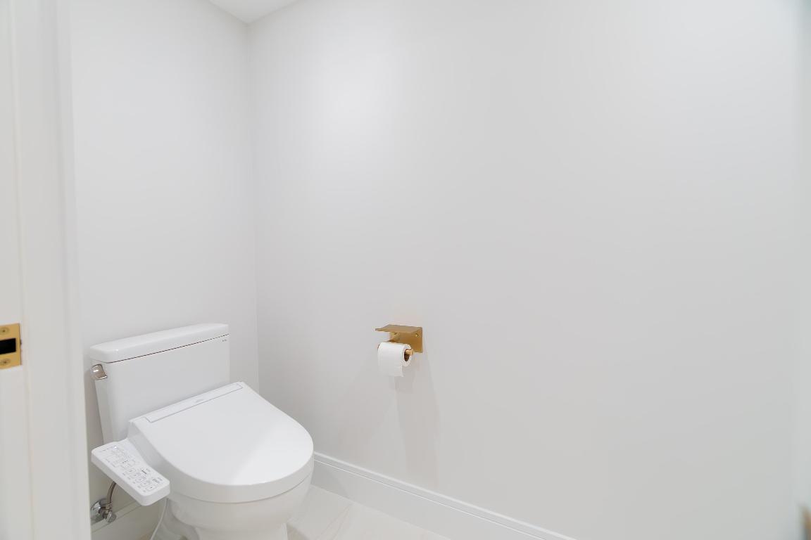 OLD PORT COVE LAKE POINT TOWER CONDO - Residential