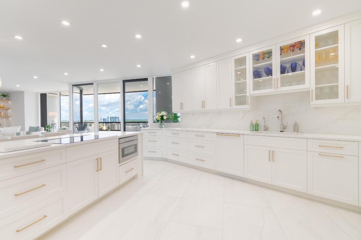 OLD PORT COVE LAKE POINT TOWER CONDO - Residential