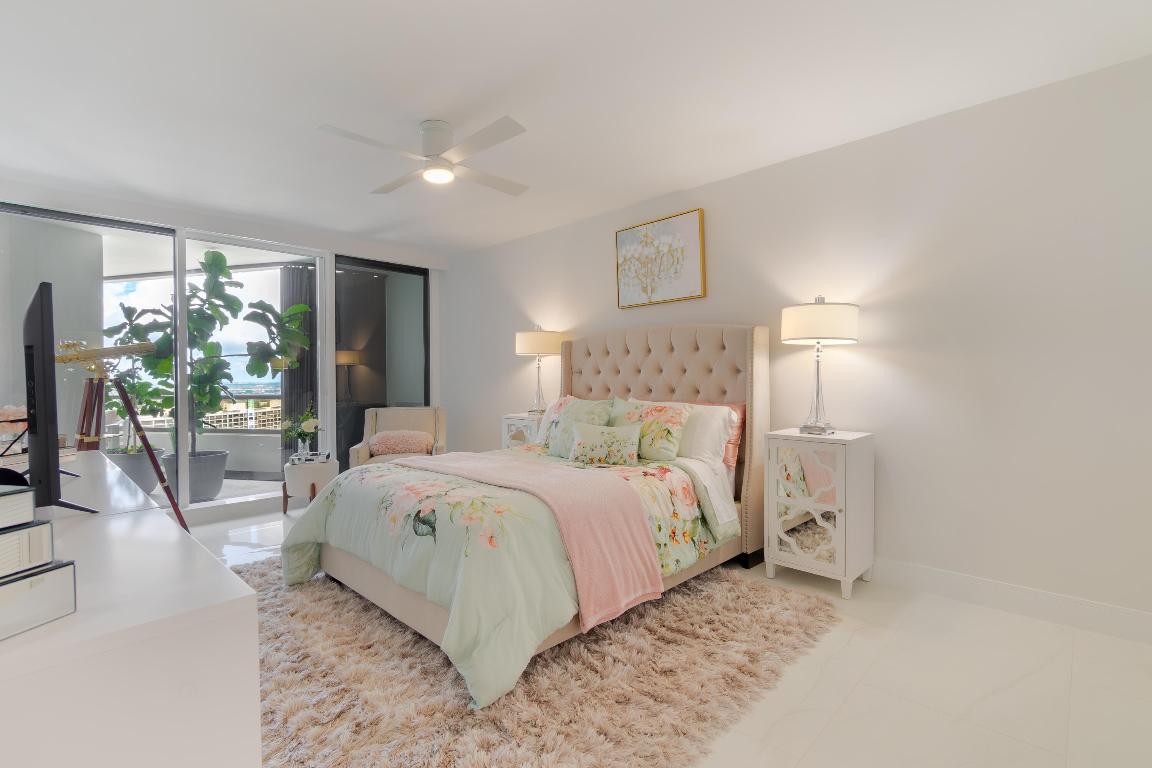 OLD PORT COVE LAKE POINT TOWER CONDO - Residential