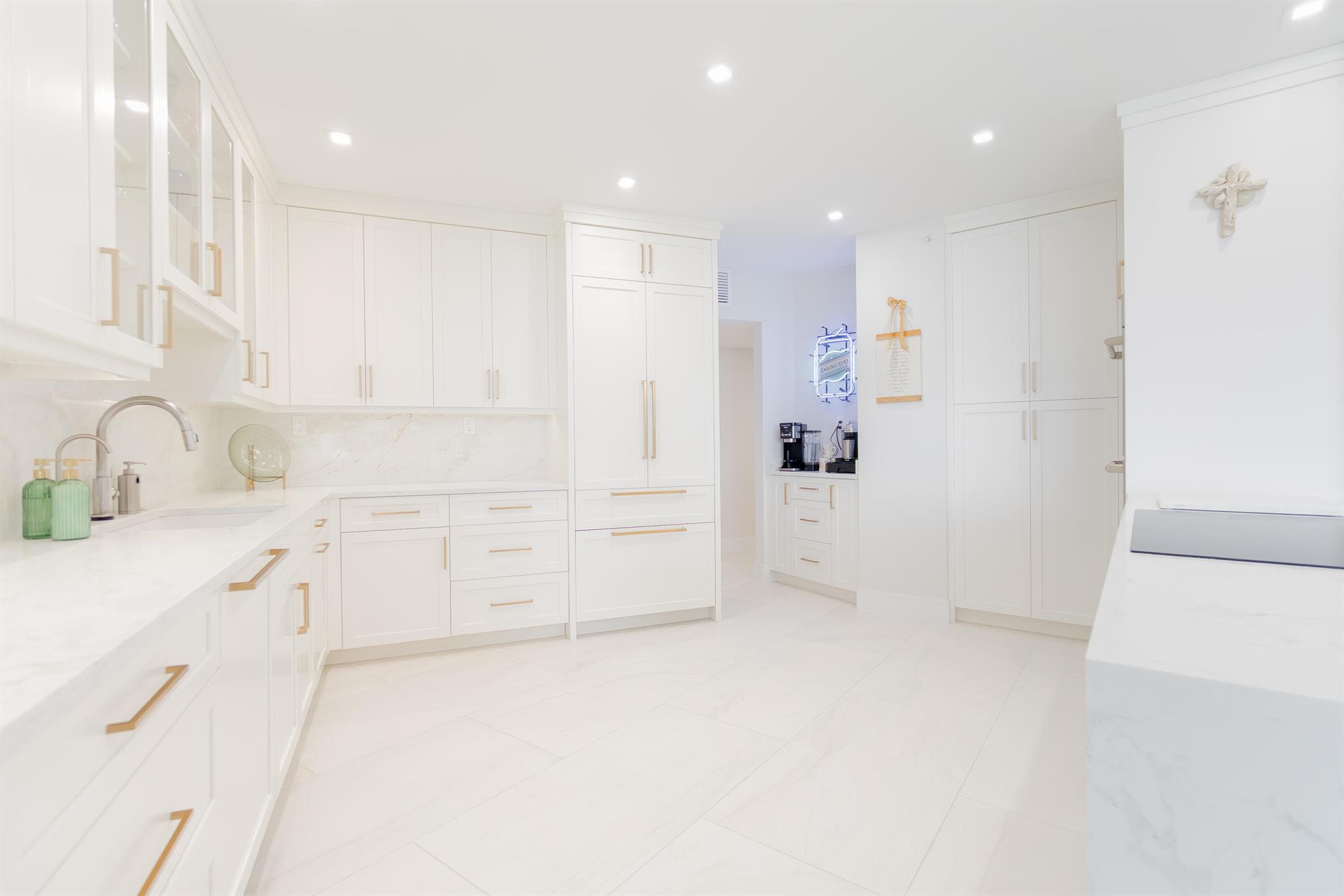 OLD PORT COVE LAKE POINT - Residential