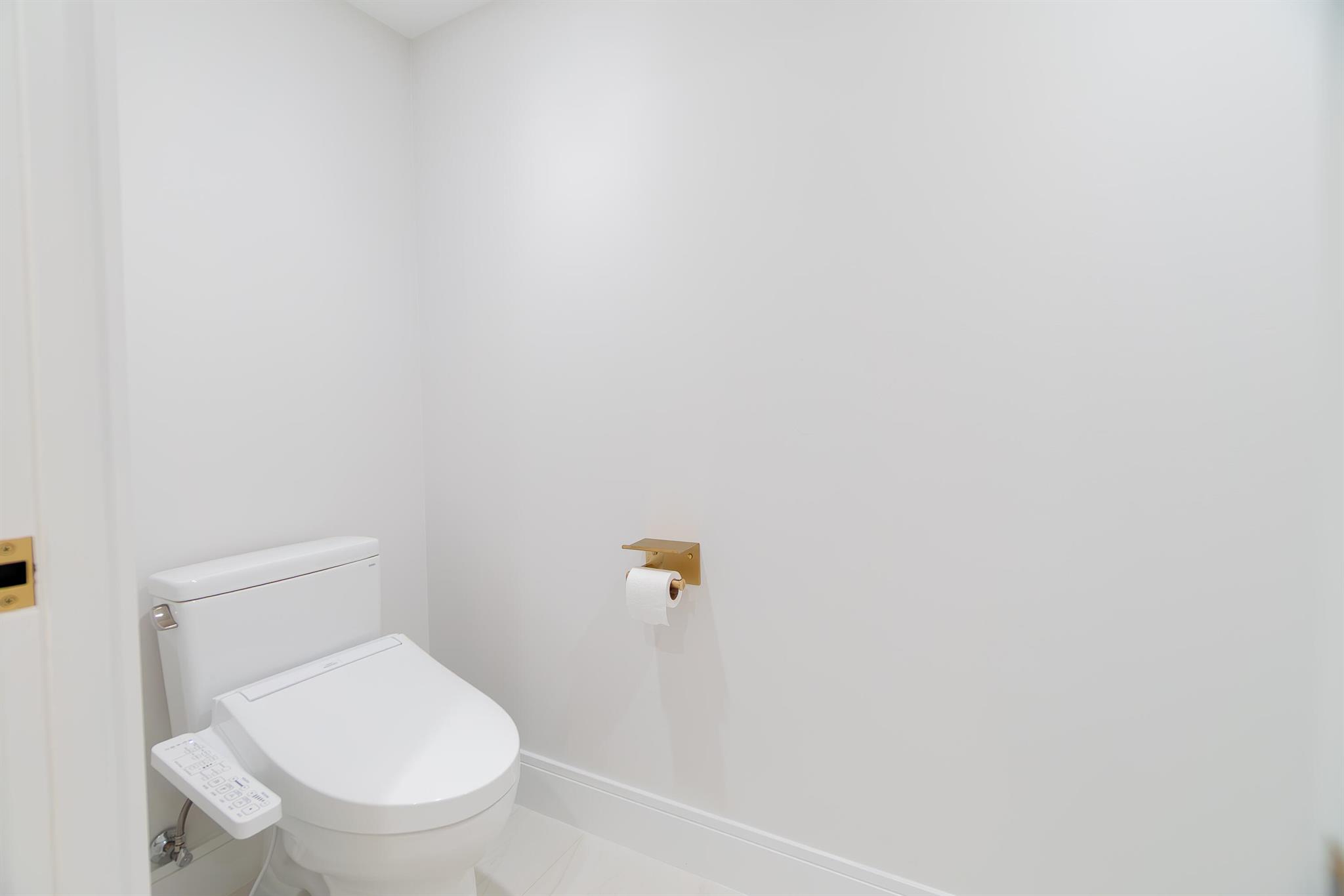 OLD PORT COVE LAKE POINT - Residential