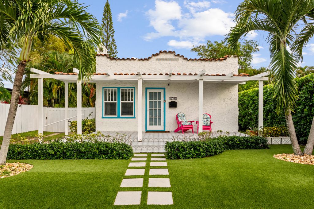 Photo of 209 N Swinton Avenue, Delray Beach, FL 33444 (MLS # R10856415)