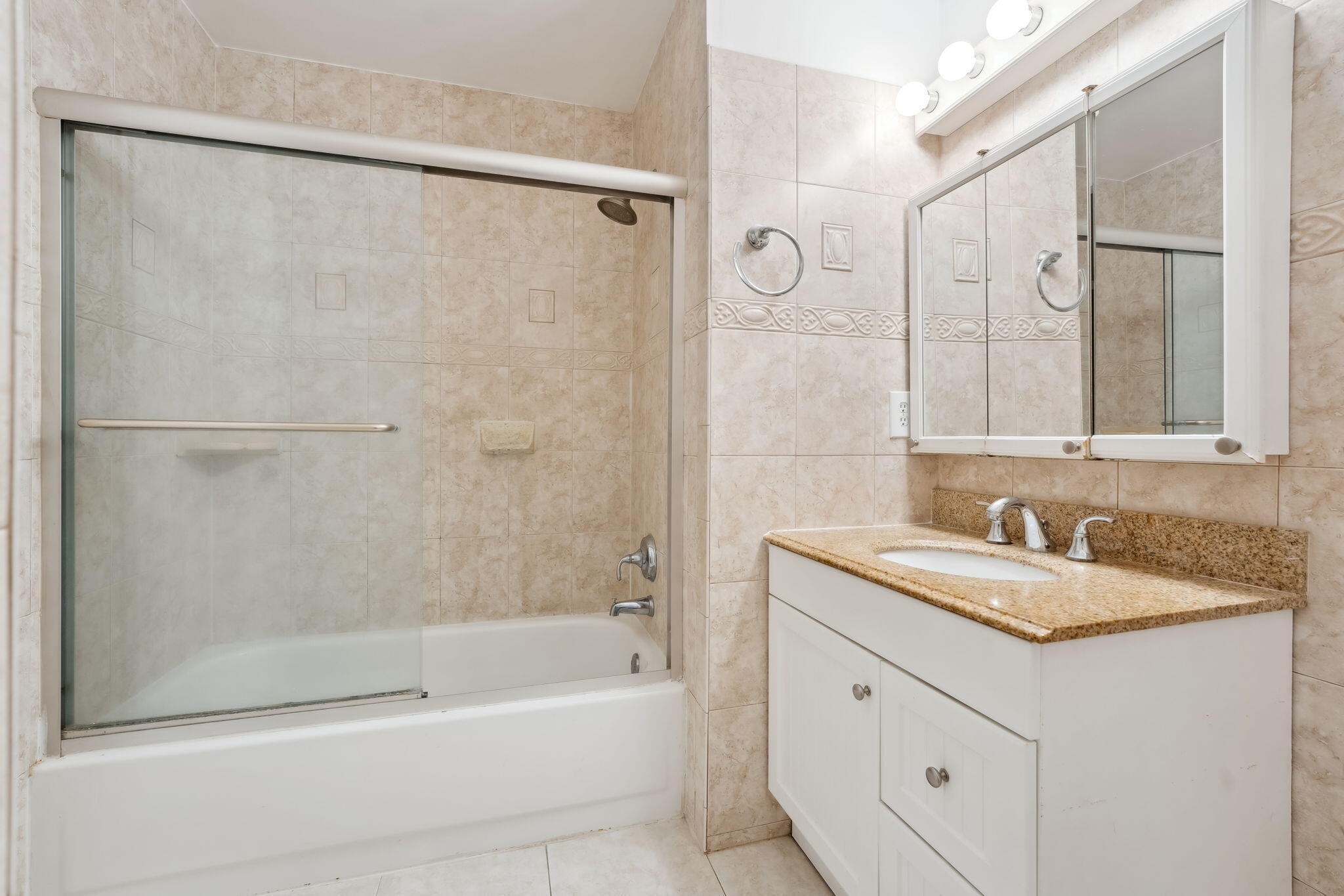 SABAL LAKES PH 1 - Residential Lease