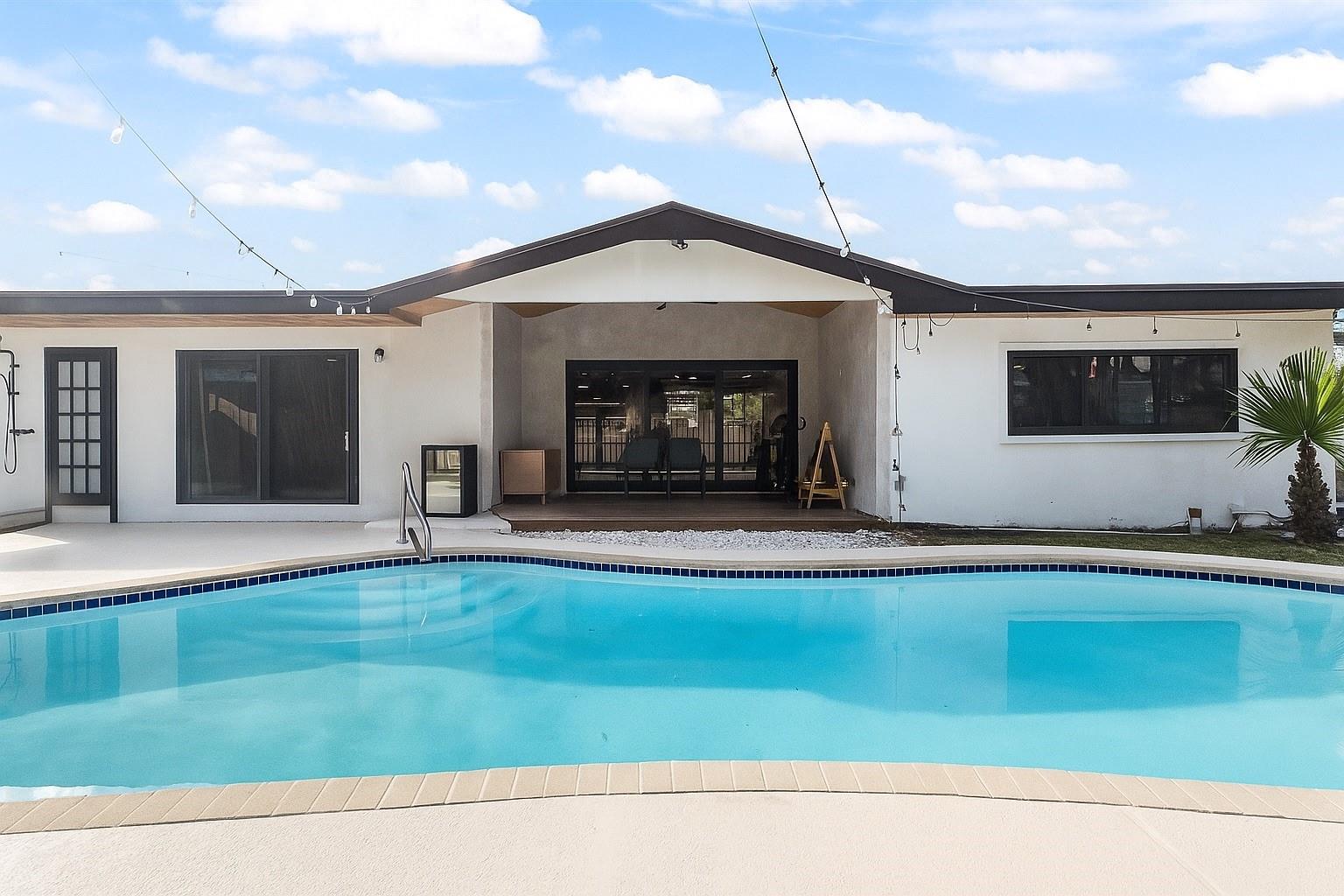 Boca Raton Square Unit 04 - Residential