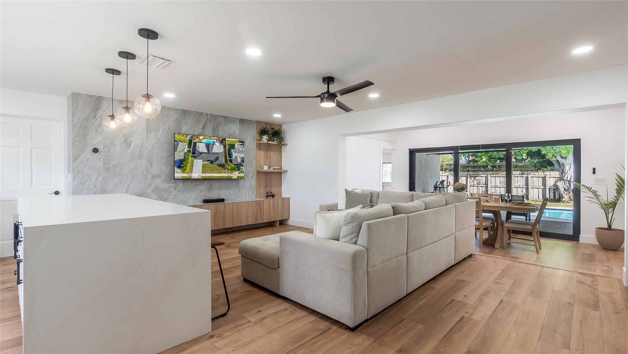 1399 W Camino Real