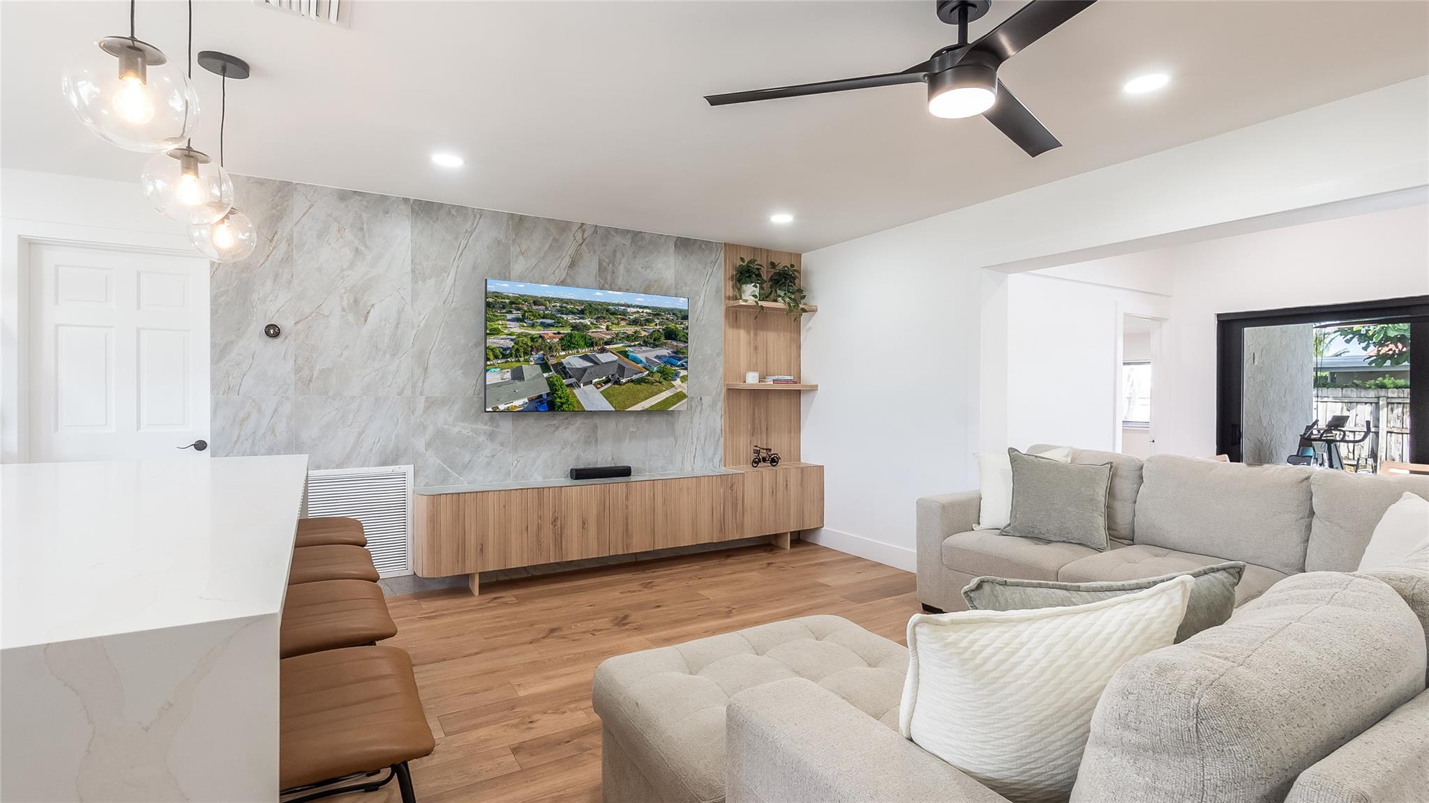 1399 W Camino Real