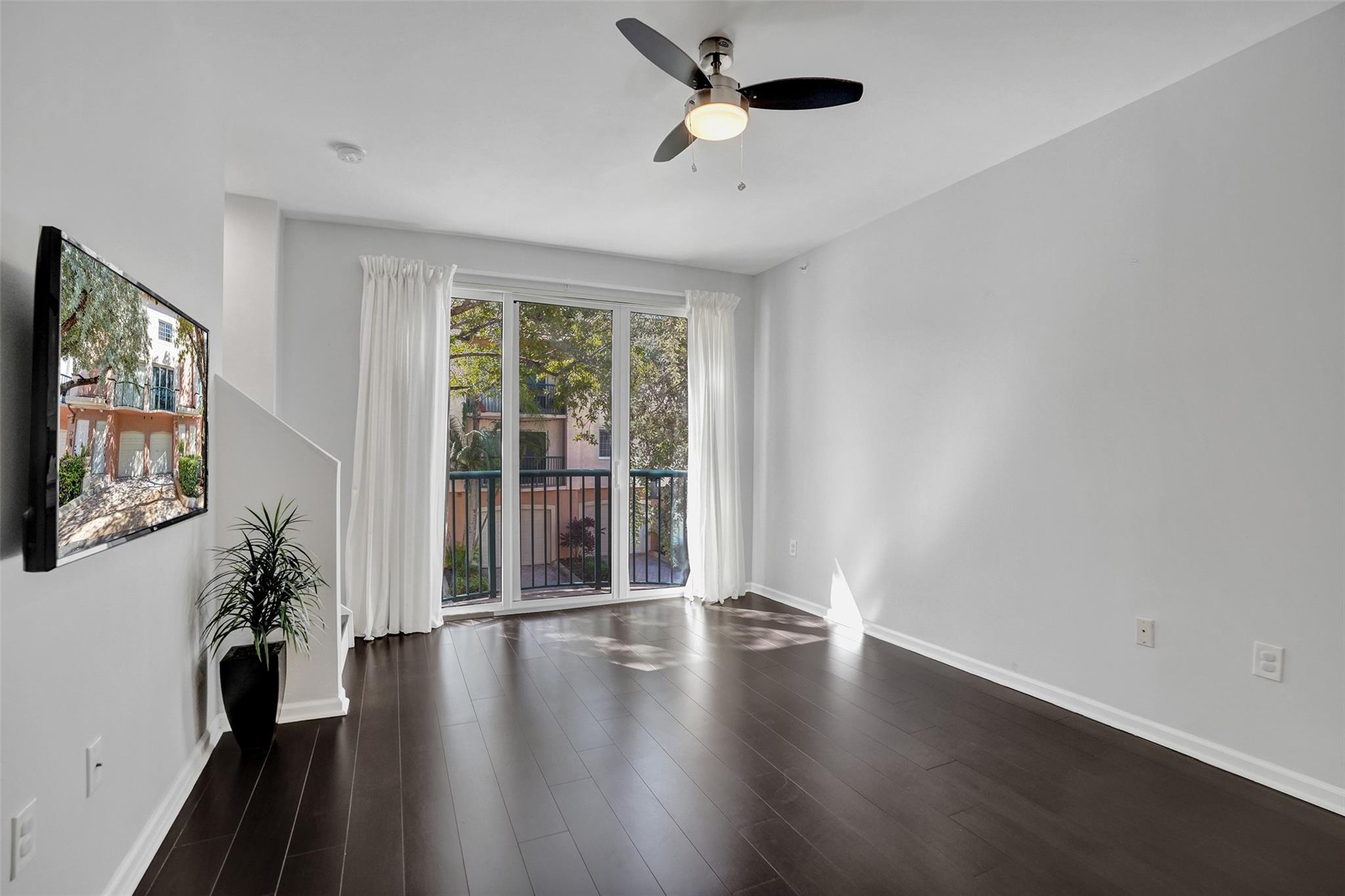 2107 SE 10th Ave 806