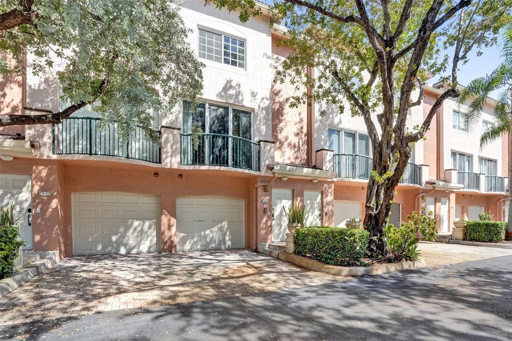Photo of 2107 SE 10th Ave #806, Fort Lauderdale, FL 33316 (MLS # F10531951)