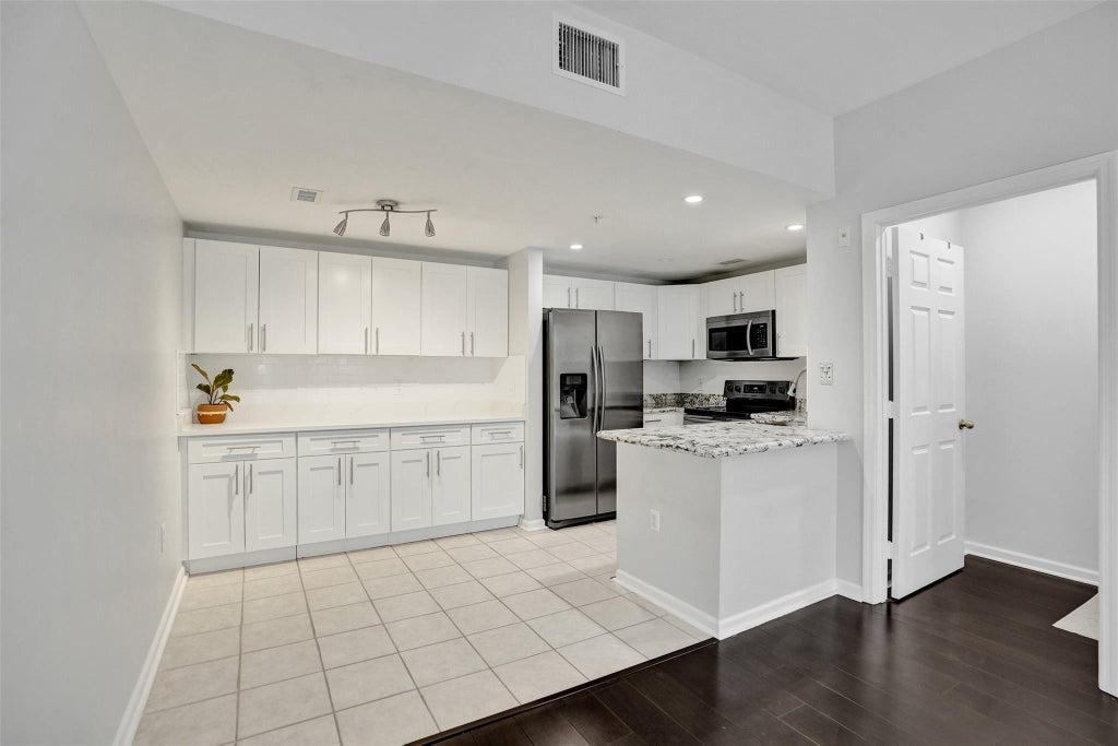 Photo of 2107 SE 10th Avenue #806, Fort Lauderdale, FL 33316 (MLS # F10531951)