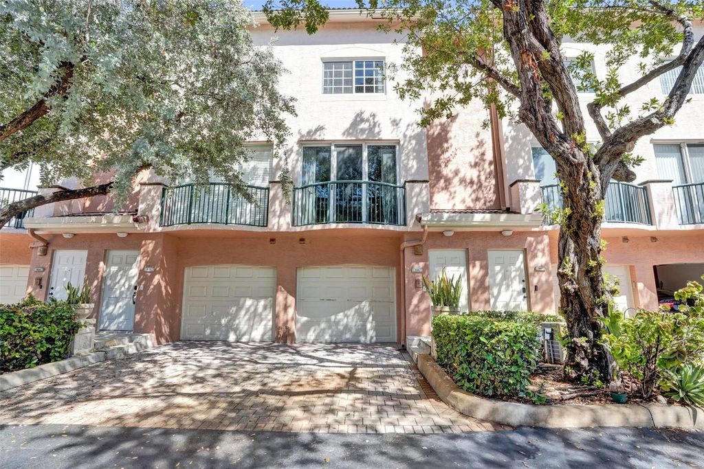 Photo of 2107 SE 10th Avenue #806, Fort Lauderdale, FL 33316 (MLS # F10531951)