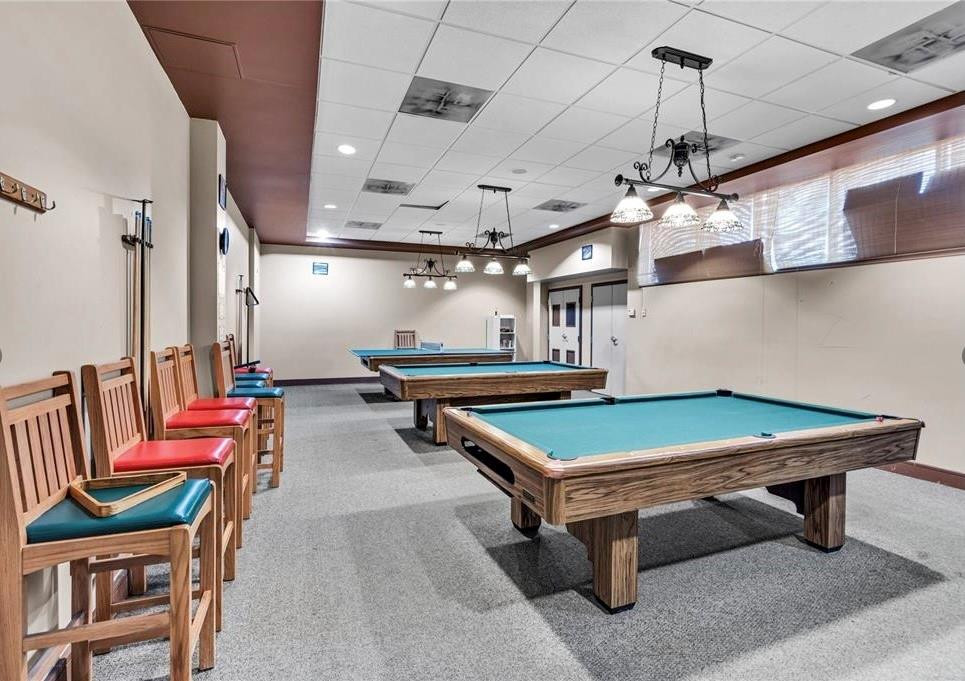 ORIOLE GARDENS - Residential