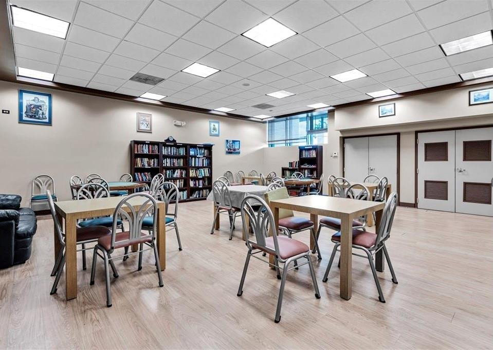 ORIOLE GARDENS - Residential