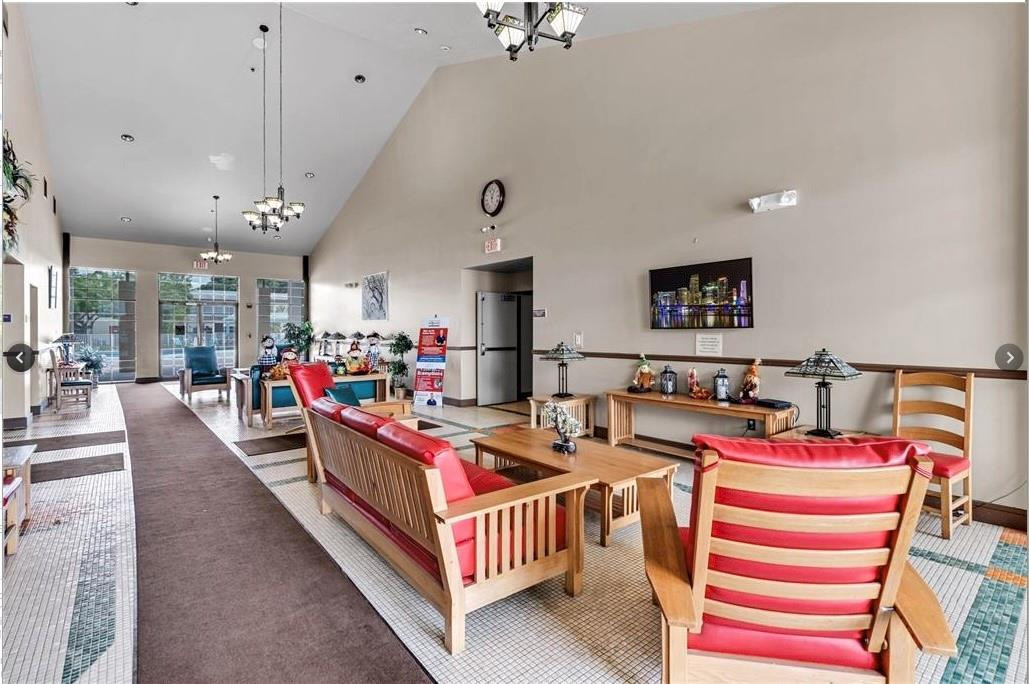 ORIOLE GARDENS - Residential