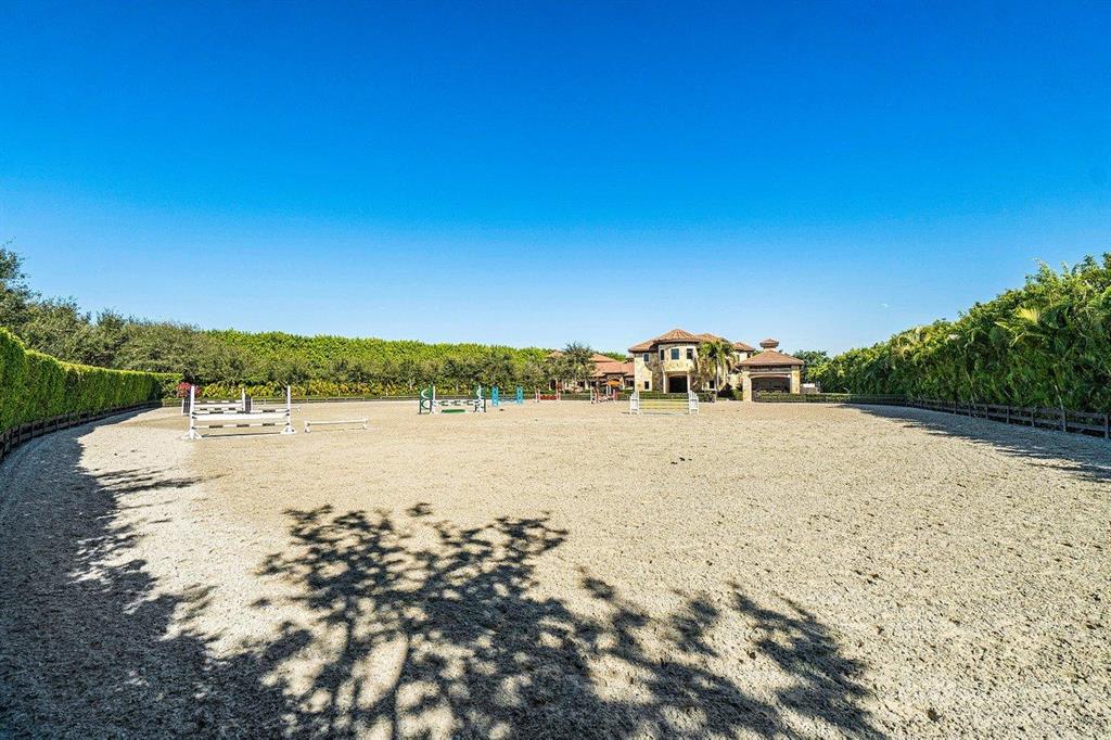 GRAND PRIX FARMS - Residential