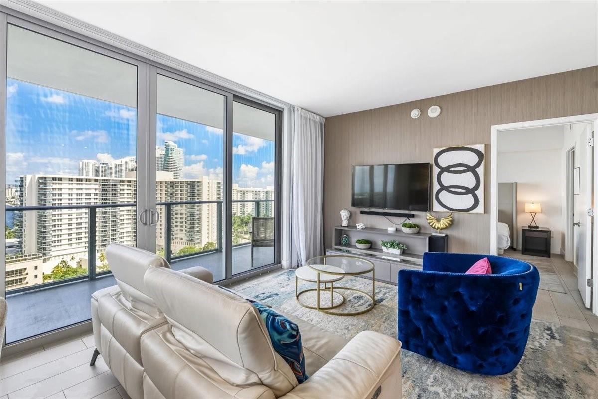 Hyde Beach House - Residential